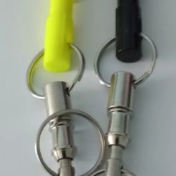 detachble keyring with tracker peg